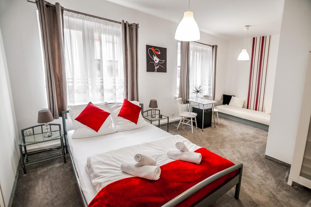 Lew Hostel Inowrocław Extérieur photo